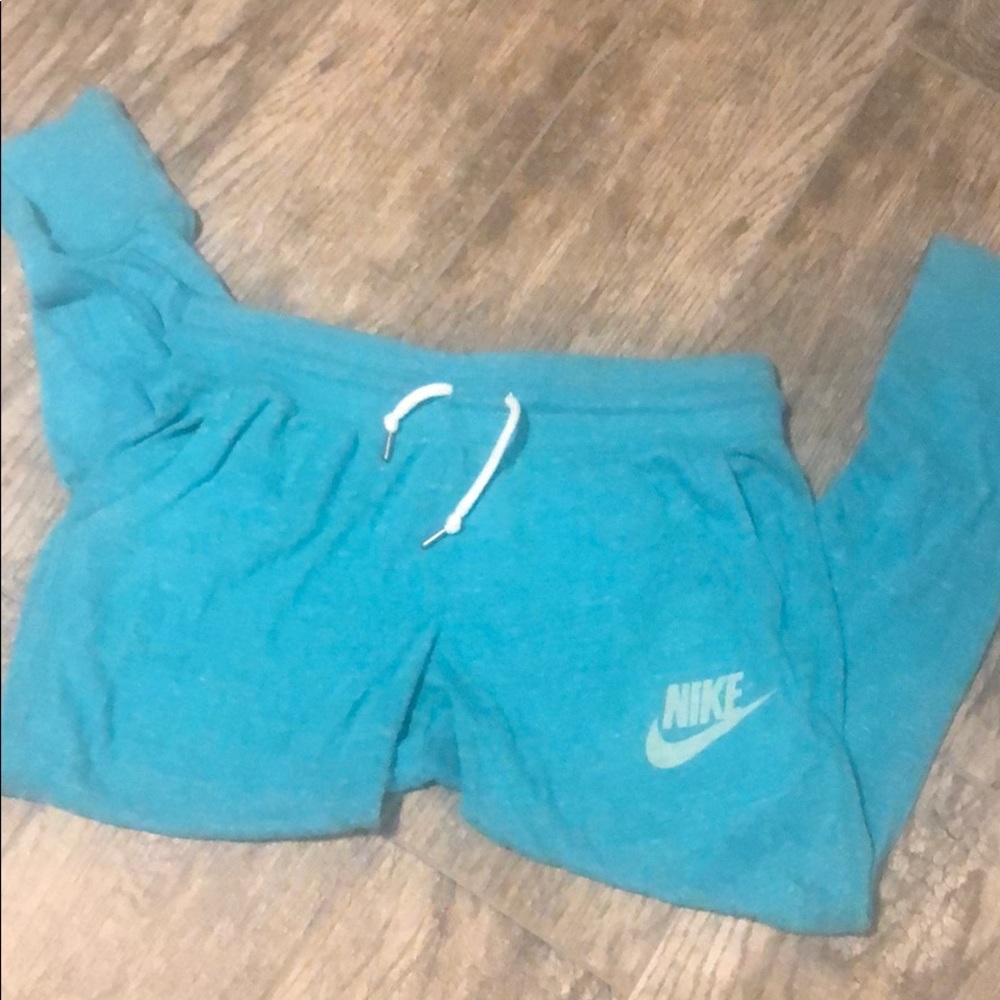 Nike Vintage Capri joggers In turquoise